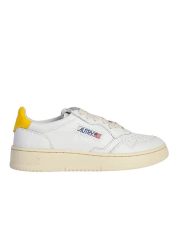 WoMen's Medalist Leather Low Top Sneakers White Yellow - AUTRY - BALAAN 1