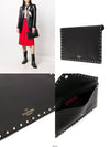 Envelope Rockstud Clutch Bag Black - VALENTINO - BALAAN.