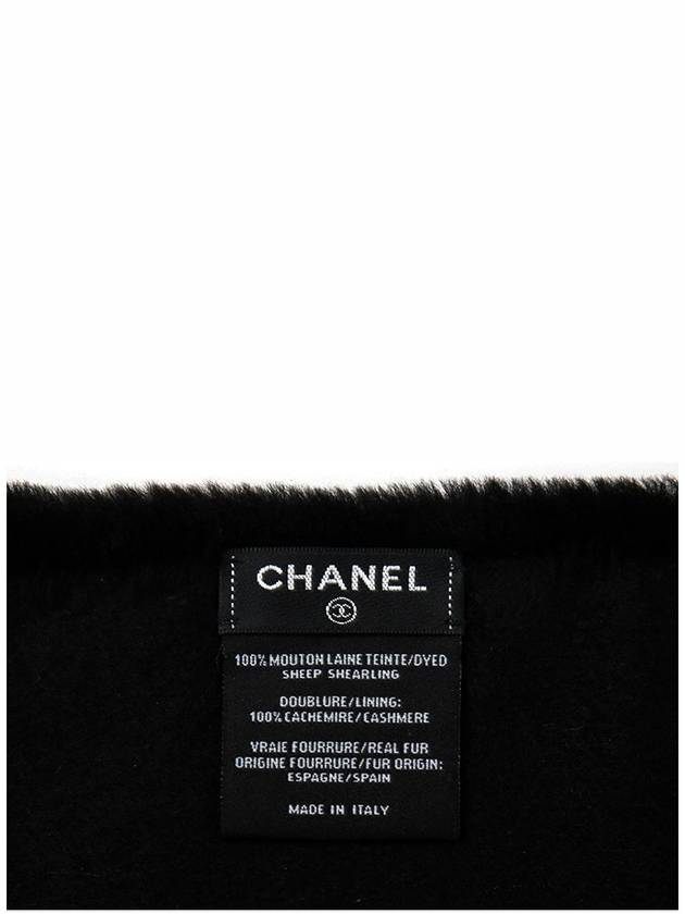 Black CC Lettering Shearling Cashmere Muffler AA7074 - CHANEL - BALAAN 4