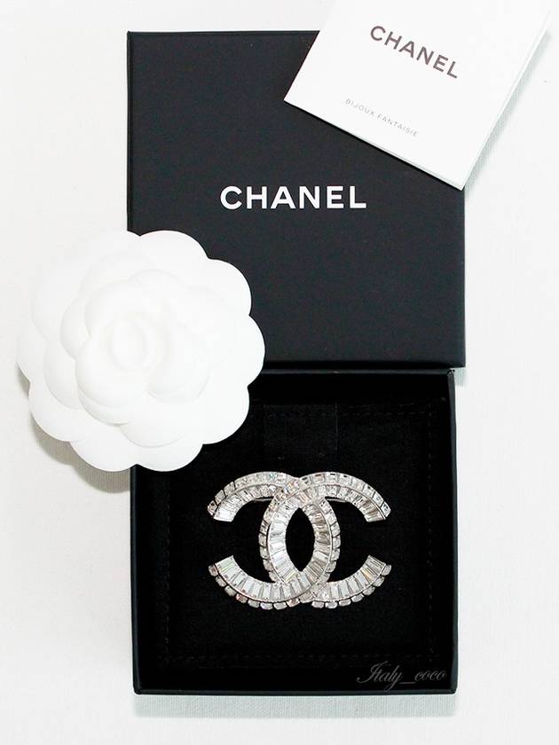 CC Strass Crystal Brooch Silver - CHANEL - BALAAN 2