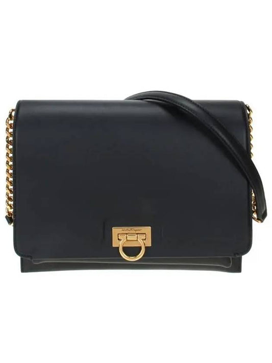 Gancini Trifolio Flap Leather Shoulder Bag Black - SALVATORE FERRAGAMO - BALAAN 2