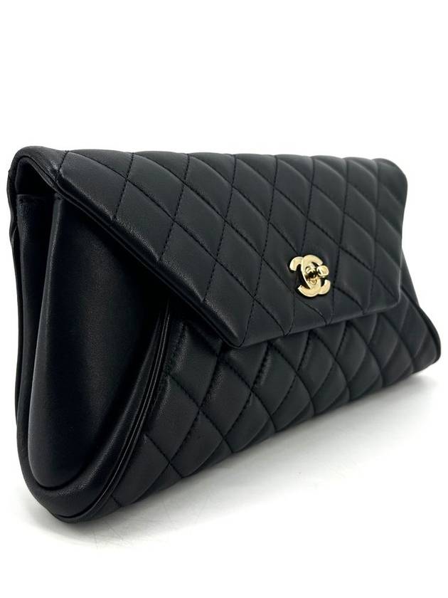 Lambskin flap clutch - CHANEL - BALAAN 4