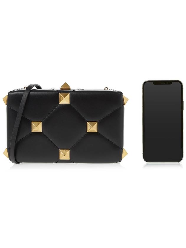 Roman Studded Leather Clutch Bag Black - VALENTINO - BALAAN 7