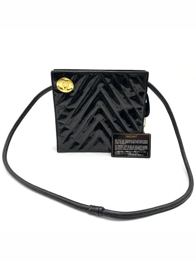 Patent gold logo cross bag - CHANEL - BALAAN 1