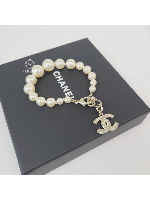 Crystal CC Logo Pearl Bracelet White - CHANEL - BALAAN 5