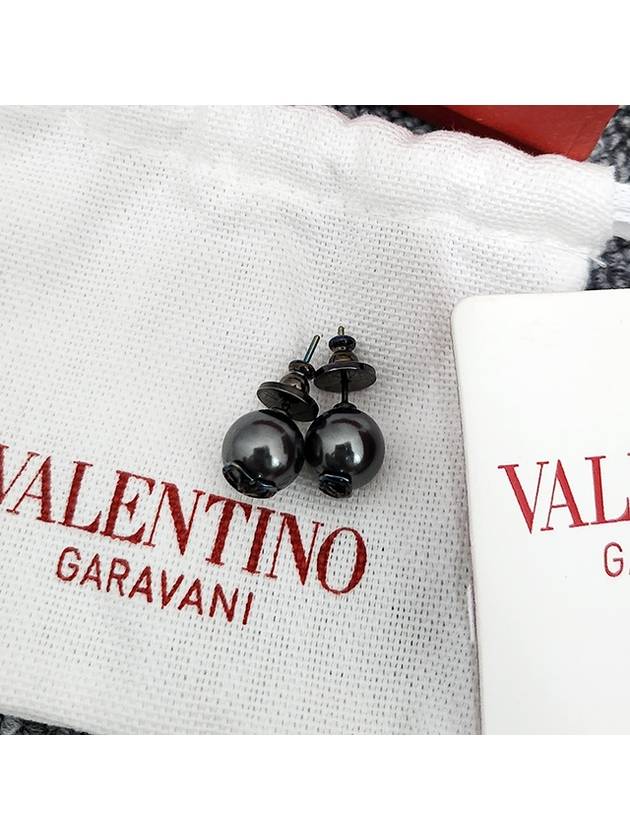 V Logo Signature Pearl Earrings Black - VALENTINO - BALAAN 4