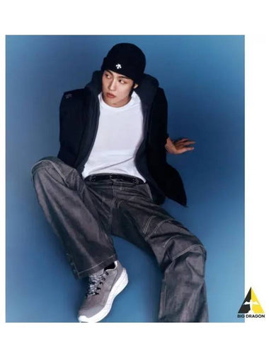 Seunghyeop Lee wearing Crepe 2 0 Gray SP423LCRO3 - DESCENTE - BALAAN 1