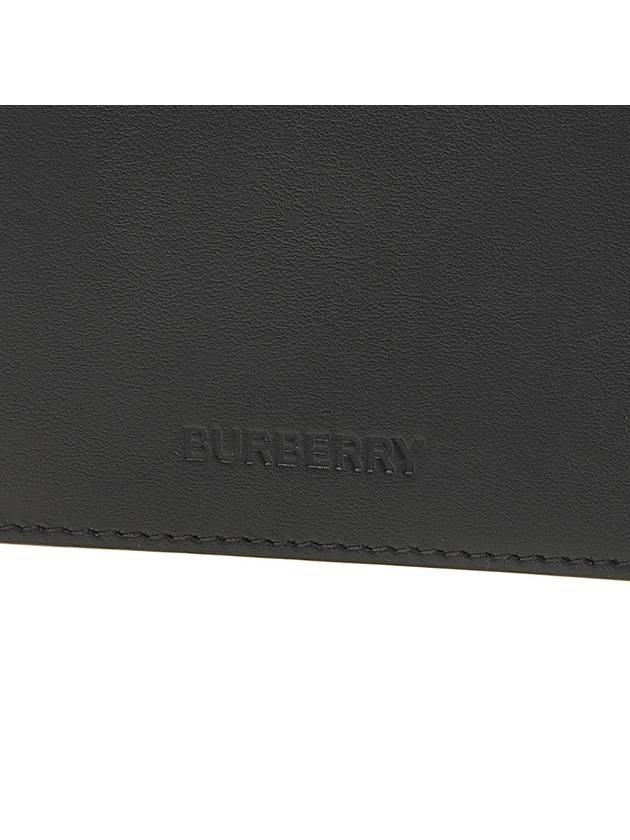 Universal Graphic Passport Wallet Black - BURBERRY - BALAAN.