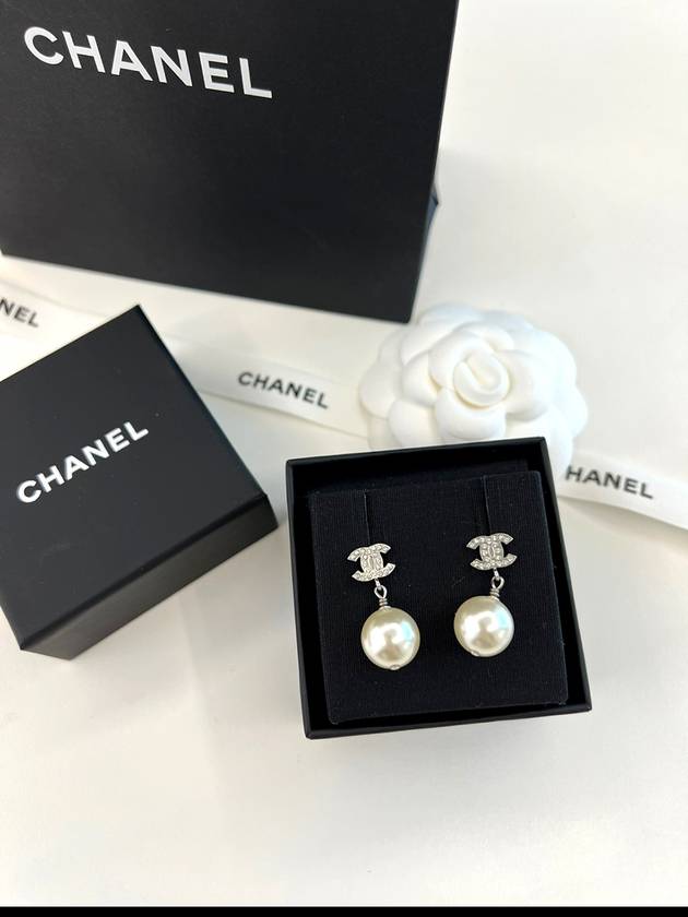 Metal Glass Strass Pearly White Earrings Silver - CHANEL - BALAAN 2