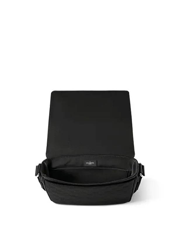 District PM Messenger Bag Black - LOUIS VUITTON - BALAAN 5