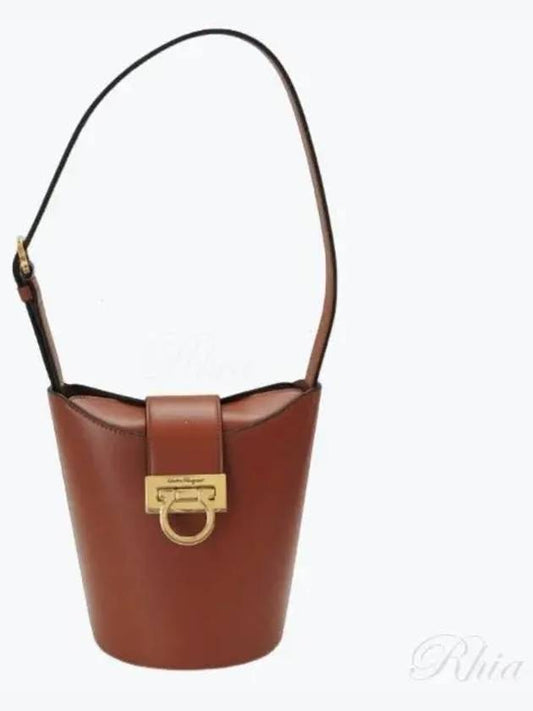 Ferragamo Women s Trifolio Bucket Bag 21 1194 SIENA TAN 0755238 100604 - SALVATORE FERRAGAMO - BALAAN 1