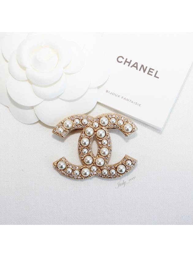 Classic CC Logo Pearl Crystal Brooch Gold - CHANEL - BALAAN 3