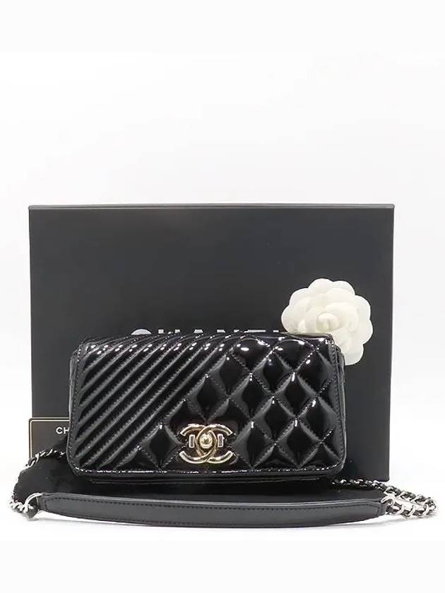 A92796 Black Patent Chevron COCO Boy Silver Logo Chain Shoulder Bag - CHANEL - BALAAN 1