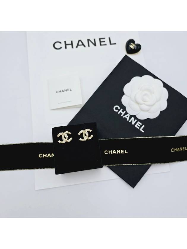 CC logo stud earrings gold - CHANEL - BALAAN 9