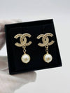 CC Metal Logo Pearl Earrings Gold - CHANEL - BALAAN 4