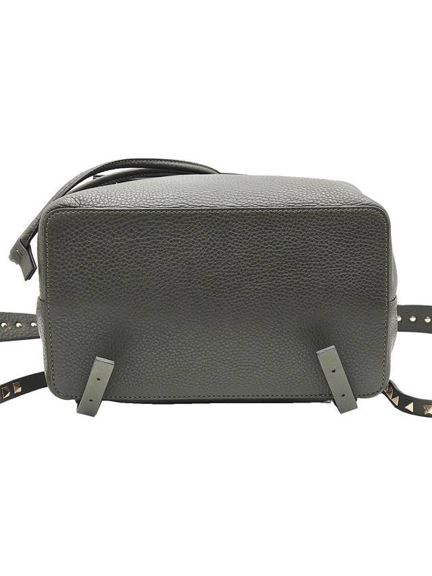 Valentino Garavani Rockstud bucket backpack - VALENTINO - BALAAN 5