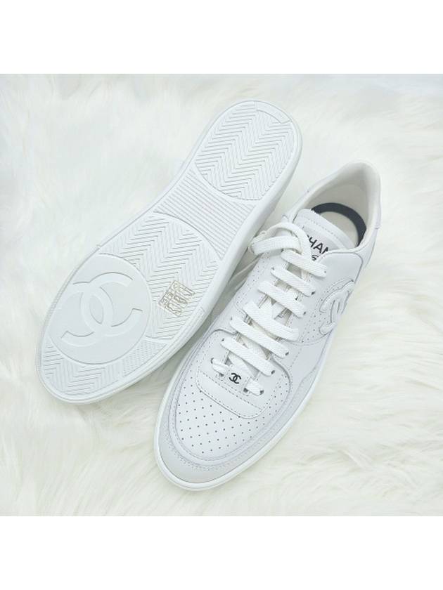 CC Logo Calfskin Low Top Sneakers White - CHANEL - BALAAN 6