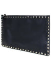 Rockstud Zipper Clutch Bag Black - VALENTINO - BALAAN.