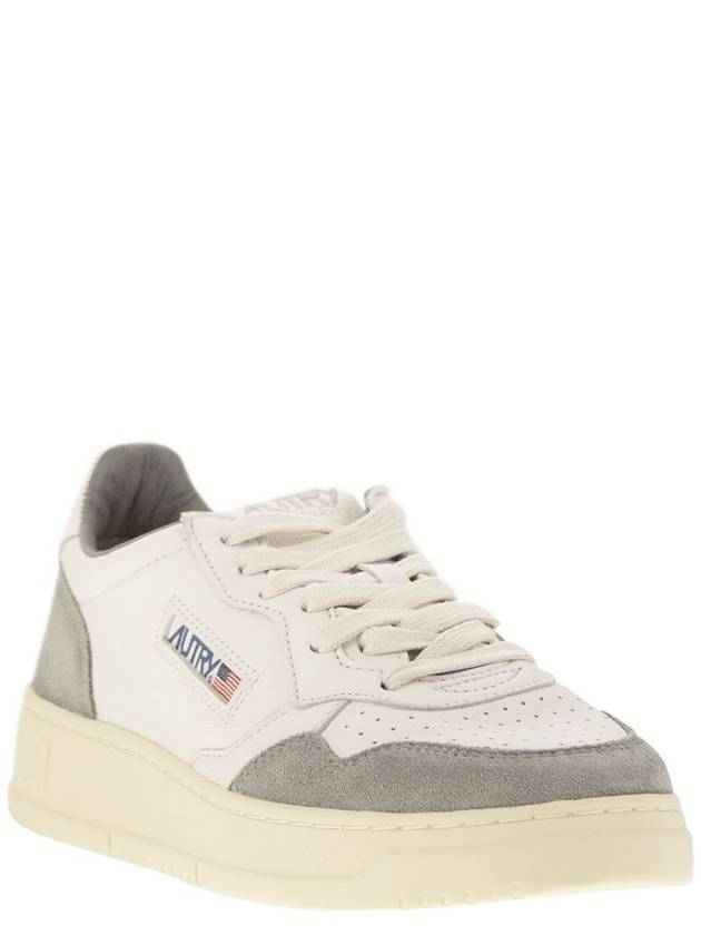 MEDALIST LOW - White leather and suede sneakers in powder - AUTRY - BALAAN 2