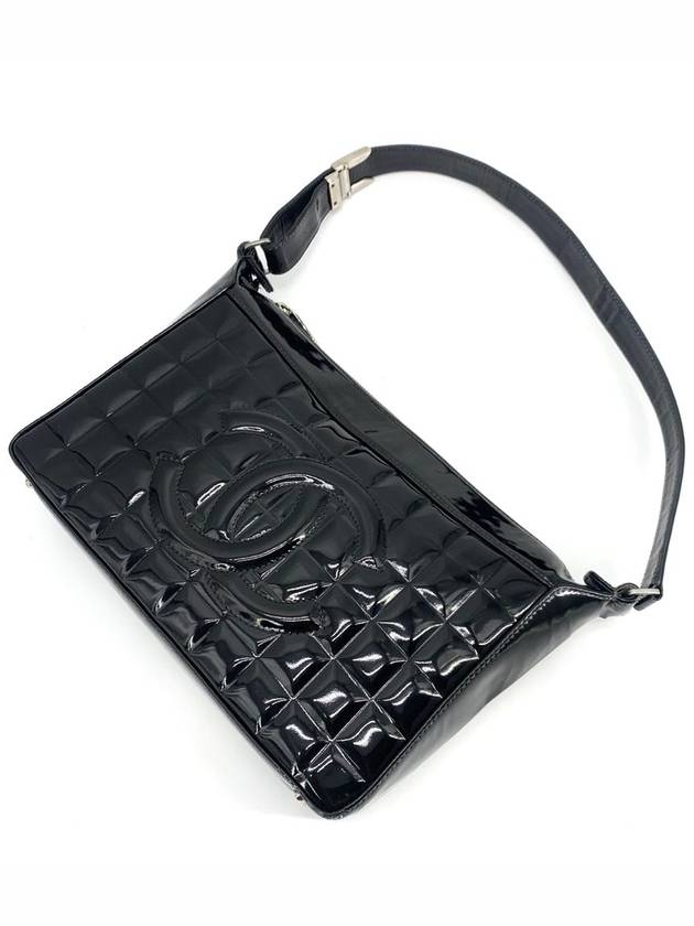 Patent chocolate bar shoulder bag - CHANEL - BALAAN 10