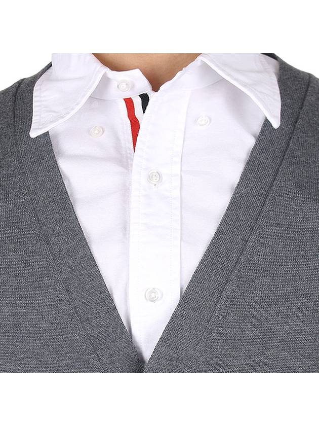 Men's Merino Bird Bee 4 Bar V-Neck Merino Cotton Cardigan Medium Grey - THOM BROWNE - BALAAN 7