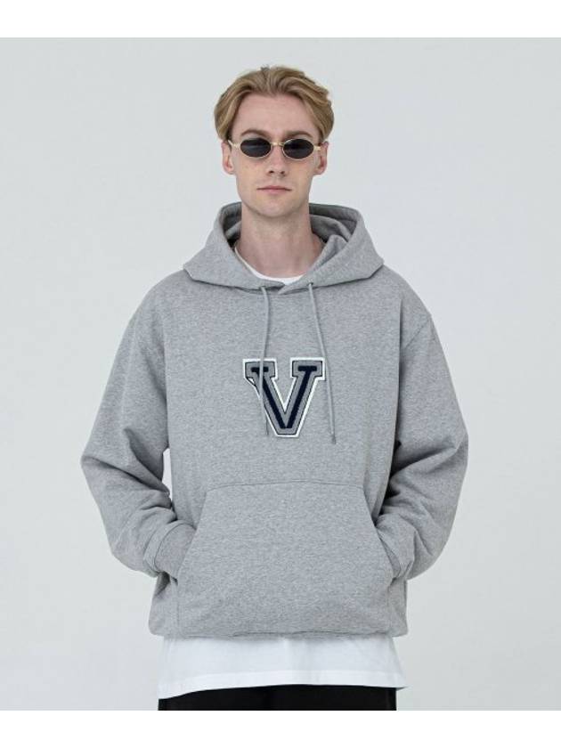 V Logo Wappen Hoodie Grey - VESTITO - BALAAN 1