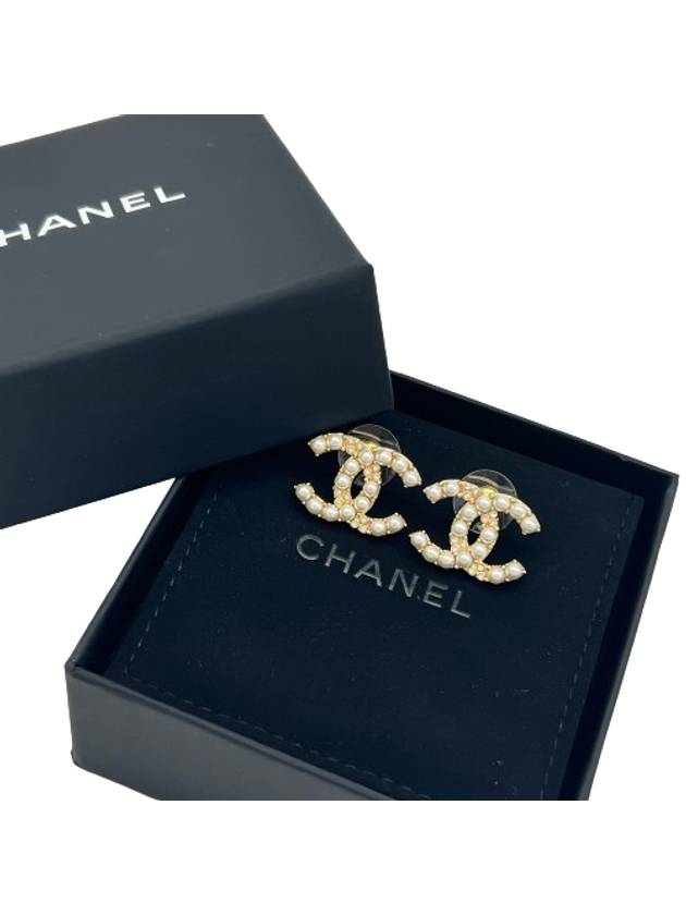 24 CC Logo Pearl Gold Earrings ABD722 - CHANEL - BALAAN 1