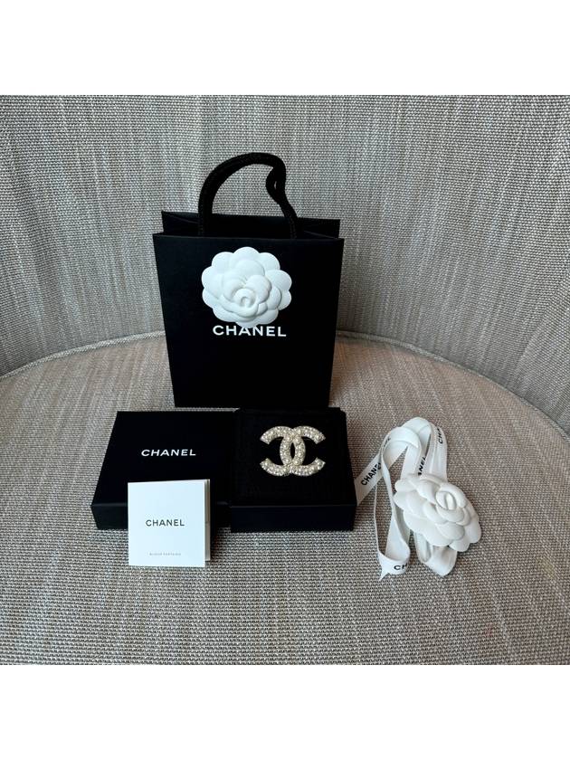 Classic CC logo pearl brooch gold A64762 - CHANEL - BALAAN 10