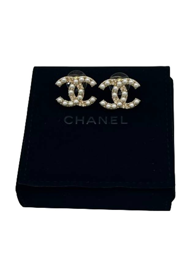 24 CC Logo Pearl Gold Earrings ABD722 - CHANEL - BALAAN 3