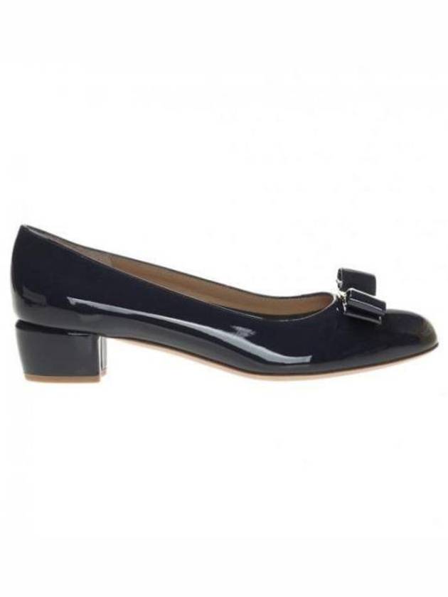 Vara Bow Patent Pumps Oxford Blue - SALVATORE FERRAGAMO - BALAAN 2