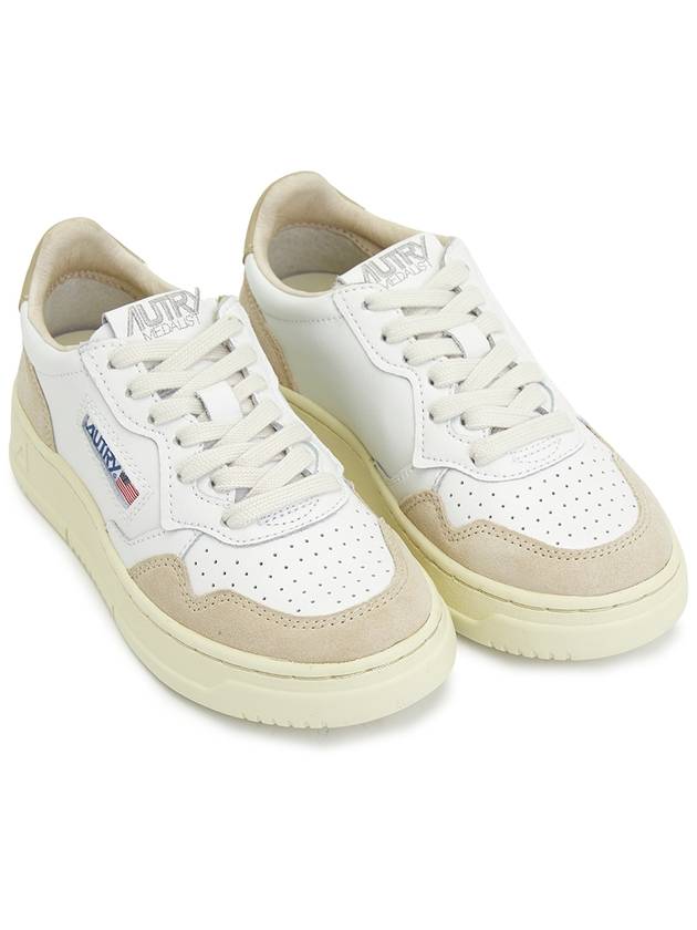 Women's Medalist Leather Low Top Sneakers White Beige - AUTRY - BALAAN 4