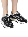 Women's Lace Runner Sneakers Black - VALENTINO - BALAAN.