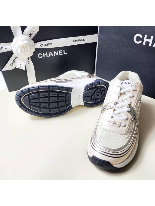 Women CC Logo Fabric Laminated Low Top Sneakers Silver Ivory - CHANEL - BALAAN 4