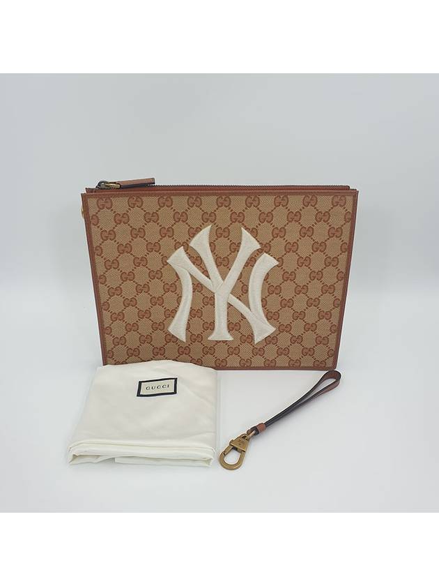 Women s New York Yankees Logo Clutch - GUCCI - BALAAN 3