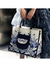 BlackLine Flower Art Shopper Bag_Navy - ALICEMARTHA - BALAAN 3