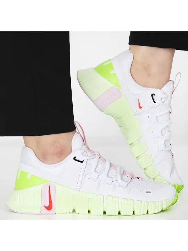 Women's Free Metcon 5 Workout Low Top Sneakers Barely Volt - NIKE - BALAAN 2