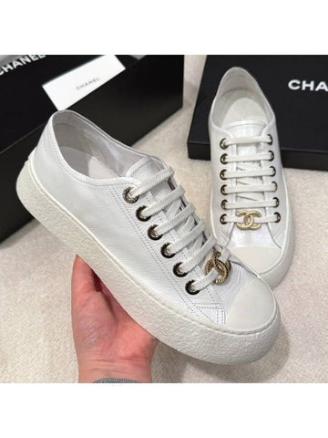 Women's Sneakers Patent White CC Gold Plated Spears - CHANEL - BALAAN 1