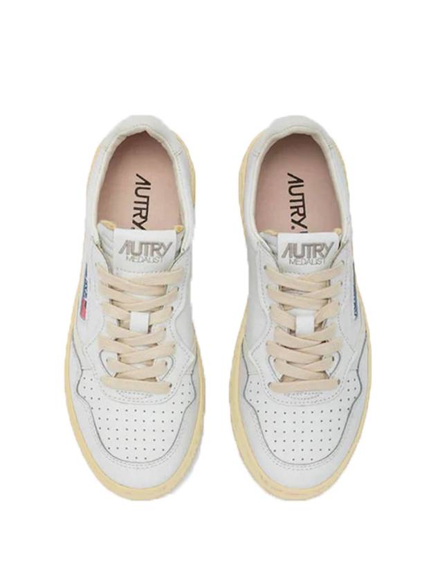 Women's Medalist Sneakers AULW LL15 - AUTRY - BALAAN 4