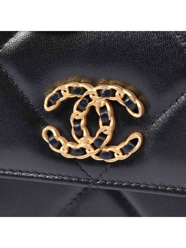 Exhibition grade 19 clutch with chain AP3067 - CHANEL - BALAAN 5