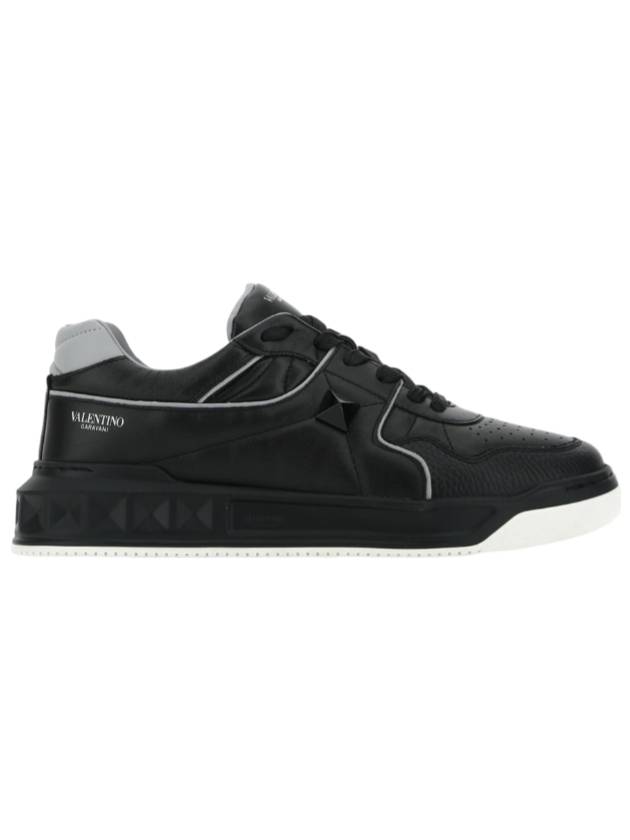 Stud Low-Top Sneakers Black - VALENTINO - BALAAN 1