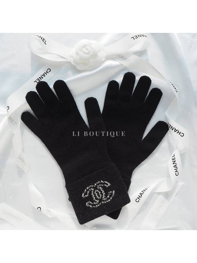 CC Logo Cashmere Knit Gloves Unisex Black AA9264 - CHANEL - BALAAN 6
