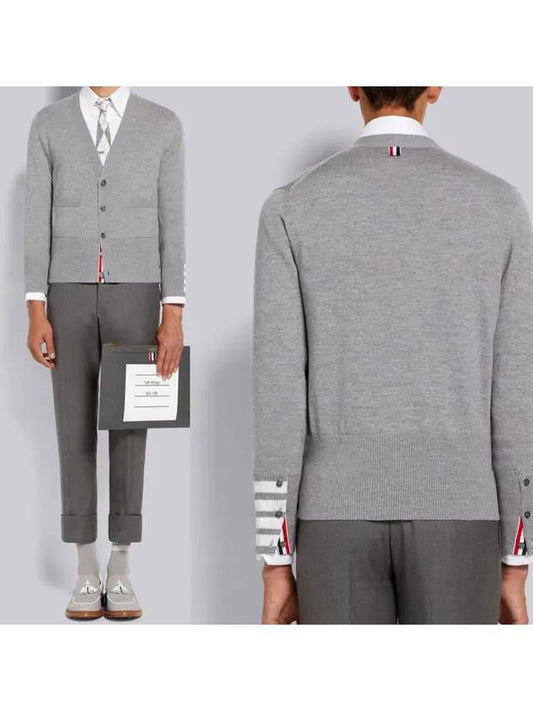 Men's Fine Merino Wool 4 Bar Cuff V-Neck Cardigan Grey - THOM BROWNE - BALAAN 2