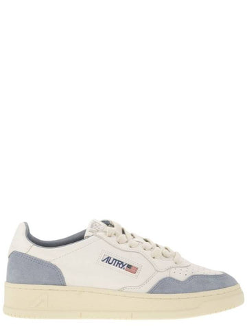 MEDALIST LOW - White leather and suede sneakers in powder - AUTRY - BALAAN 1