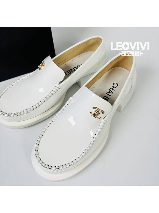 CC Logo Pearl Patent Loafer White 37 G39447 - CHANEL - BALAAN 2