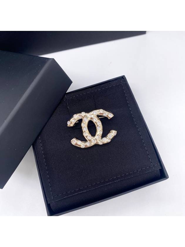 Women s Crystal Cubic CC Logo Brooch Champagne Gold ABE145 - CHANEL - BALAAN 5