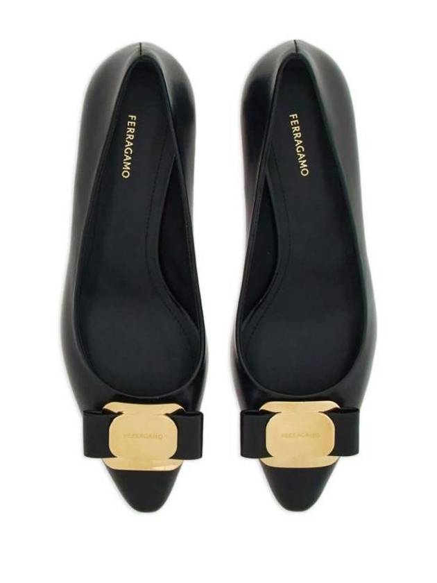 New Vara Plate Leather Pumps Black - SALVATORE FERRAGAMO - BALAAN 4