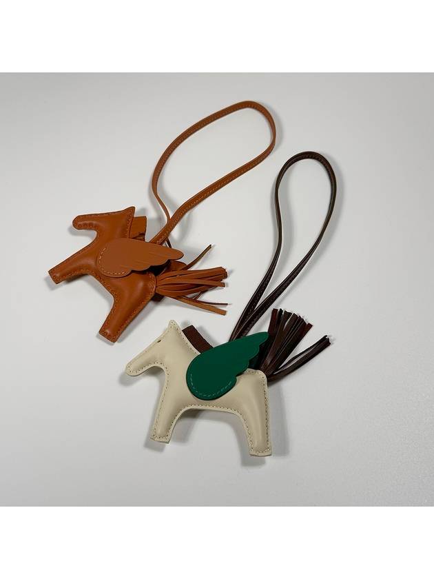 Rodeo Pegasus PM Charm Milo Swift Key Holder Craie - HERMES - BALAAN 3