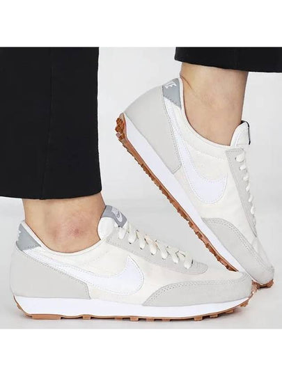 Daybreak Low Top Sneakers Ivory - NIKE - BALAAN 2