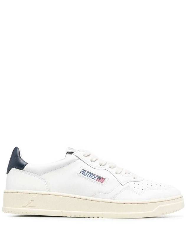 'Medalist Low' White Sneakers With Navy Blue Heel Tab In Leather Man - AUTRY - BALAAN 1