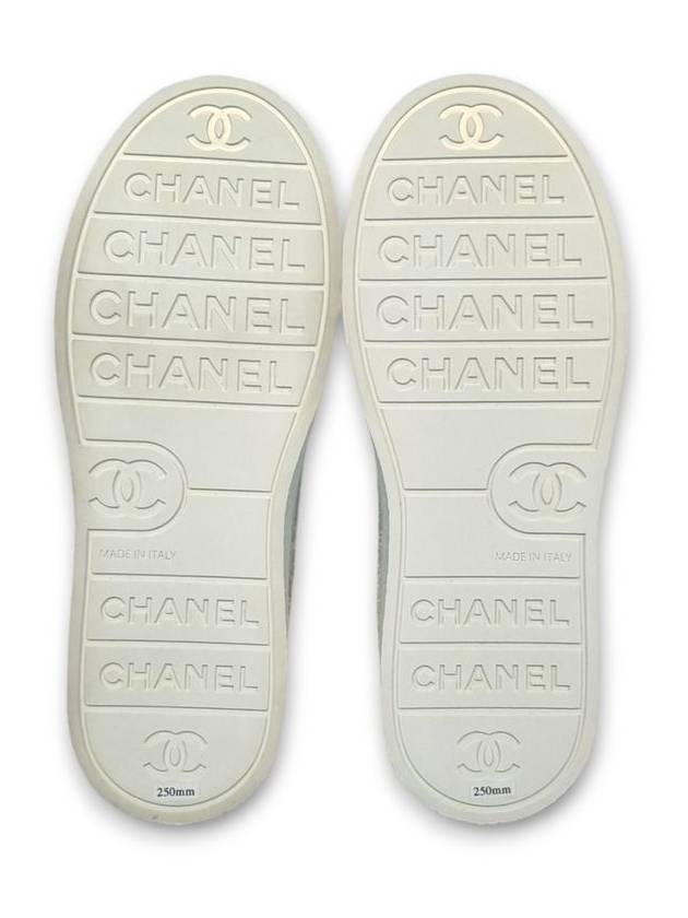 Tweed gold brooch sneakers - CHANEL - BALAAN 8